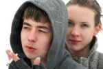 Cigarety mladé lidi ovládnou dříve, než si závislosti sami všimnou