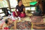 Barma: Jak se stát zdravotníkem ve své vlastní vesnici Barma: Jak se stát zdravotníkem ve své vlastní vesnici