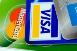 Neberte kreditní karty na lehkou váhu