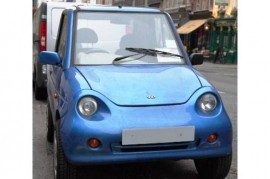 Hybridy a elektromobily jsou pro chodce nebezpečné. Kvůli tichu Hybridy a elektromobily jsou pro chodce nebezpečné. Kvůli tichu