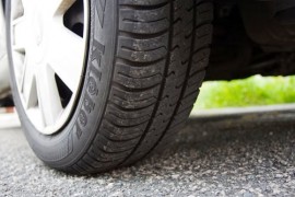 Čtyři testované letní pneumatiky jsou nebezpečné Čtyři testované letní pneumatiky jsou nebezpečné
