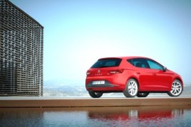 SEAT Leon FR 1.8 TSI nabízí řidiči radost z manuálního řazení SEAT Leon FR 1.8 TSI nabízí řidiči radost z manuálního řazení