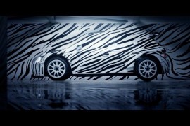Nová Škoda Fabia R 5 v „zebřím“ designu fascinuje na Facebooku, YouTube a Twitteru Nová Škoda Fabia R 5 v „zebřím“ designu fascinuje na Facebooku, YouTube a Twitteru