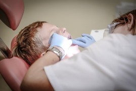 Děti a zubní kazy? Stomatolog radí řešení i jak se jim do budoucna vyhnout Děti a zubní kazy? Stomatolog radí řešení i jak se jim do budoucna vyhnout