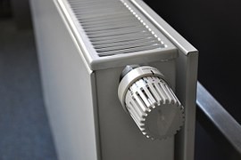 Na konci léta je dobré zkontrolovat termostatické hlavice. Špatná péče ohrozí funkčnost Na konci léta je dobré zkontrolovat termostatické hlavice. Špatná péče ohrozí funkčnost