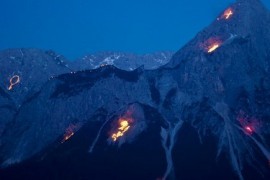 Festival světel v Tyrolsku aneb Zugspitze v plamenech