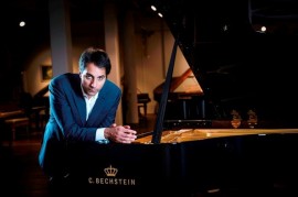 Saleem Ashkar uvede další koncert z cyklu Beethovenových klavírních sonát Saleem Ashkar uvede další koncert z cyklu Beethovenových klavírních sonát