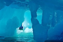 Vědci v Antarktidě objevili podpovrchové jezero a tzv. ledovcové mlýny..
