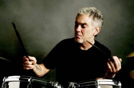 Obojživelník za bicími Steve Gadd zahraje na brněnském JazzFestu Obojživelník za bicími Steve Gadd zahraje na brněnském JazzFestu