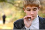 Zákaz, nebo domluva aneb Co zabrání dětem kouřit?