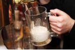 Češi souhlasí s prohibicí, v zastavení prodeje nebezpečného alkoholu však nevěří