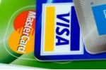 Neberte kreditní karty na lehkou váhu