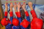 Spiderman zhasnul hlavní památky světa, připomněl Hodinu Země 
