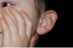 Příčiny zánětu středního ucha u dětí
