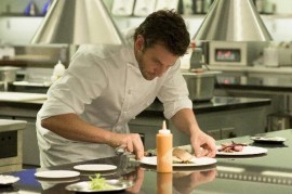 Bradley Cooper demonstrates his culinary skills in the movie Perfect boss