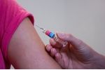 Šest tipů, jak pomoci dětem překonat bolest při očkování